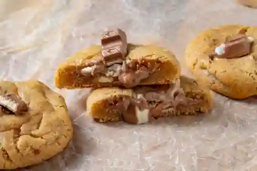Galleta con Trozos de Kinder y Relleno de Crema Kinder