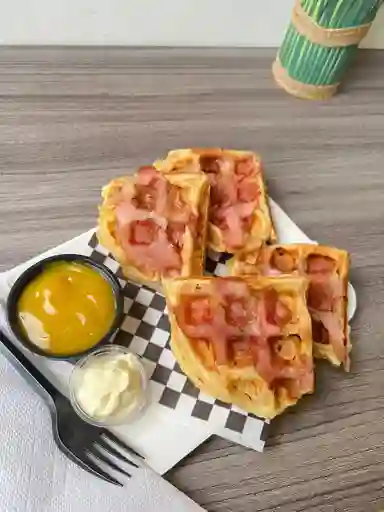 Waffles de Pandebono con Tocineta