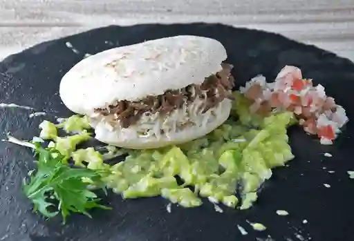 Arepa de Carne Mechada