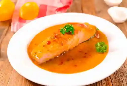 Salmón en Salsa Marinera