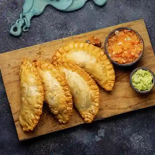 Empanada de Jamon y Queso