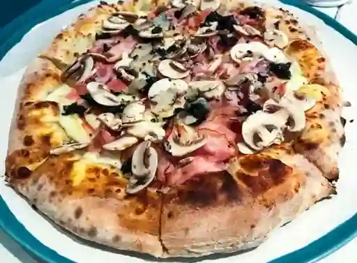 Pizza de Hongos y Salami