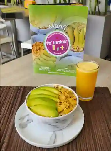 Ensalada Tentación + Jugo Natural 9 Onzas.