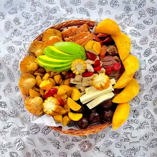 Picada Mixto con Chicharrón