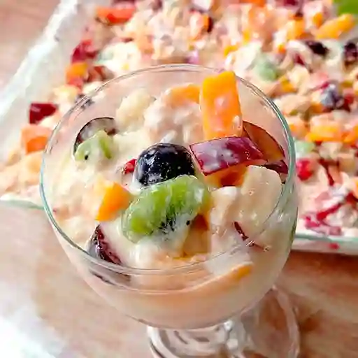 Ensalada de Frutas con Yogur y Queso