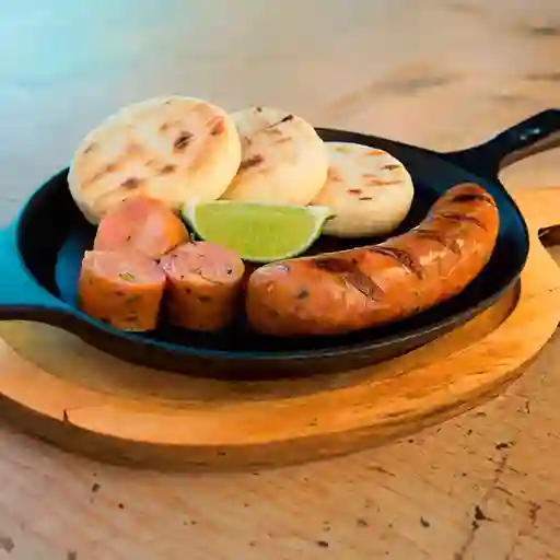 Chorizo con Arepa