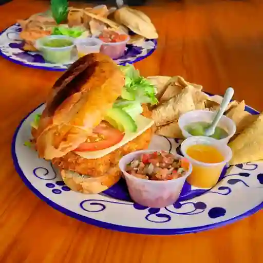 Sándwich de Kiko Carnitas