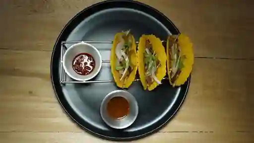 Tacos de Chicharrón Al Barril