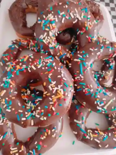 Dona de Fresa con Chocolate