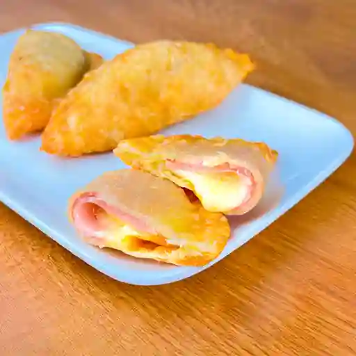 Empanada de Trigo de Jamón con Queso