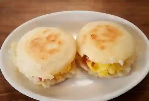 Arepa con Huevo y Queso