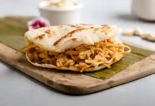 Arepa Mixta Huevo Pollo y Queso