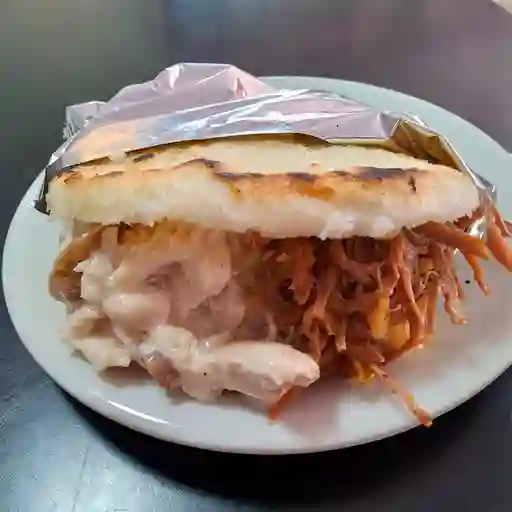 Arepa Mixta de Pollo y Carne