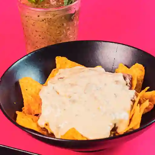 Nachos con Chili y Queso