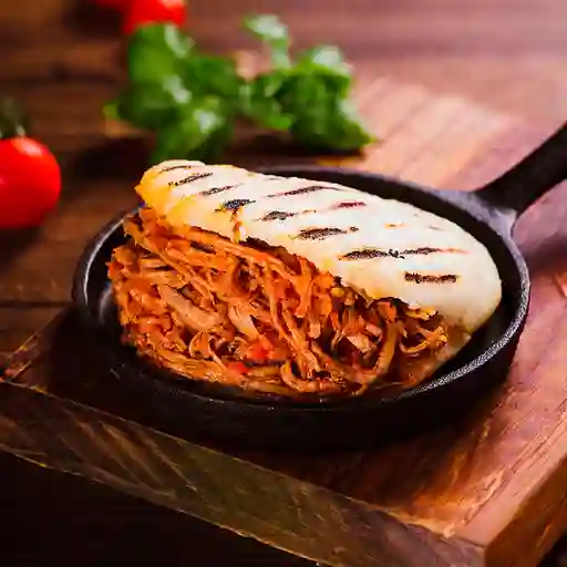 Arepa Rellena Tinga Queso