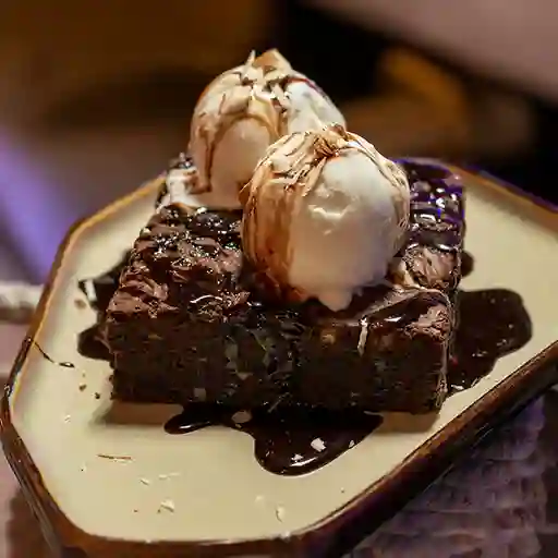 Postre Brownie con Helado