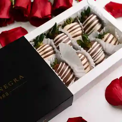 Caja de Fresas con Chocolate X8