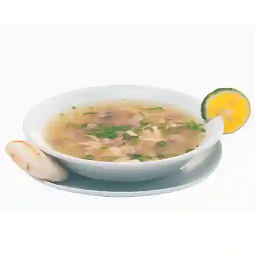 Sopa de Consomé de Pollo y Arepa