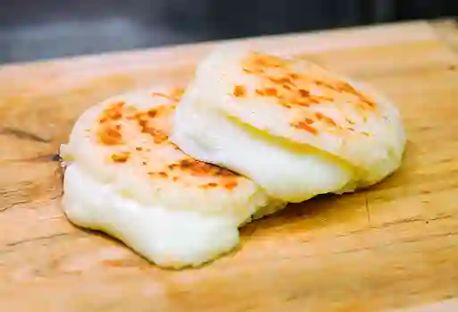 Arepa de Queso + Lechera