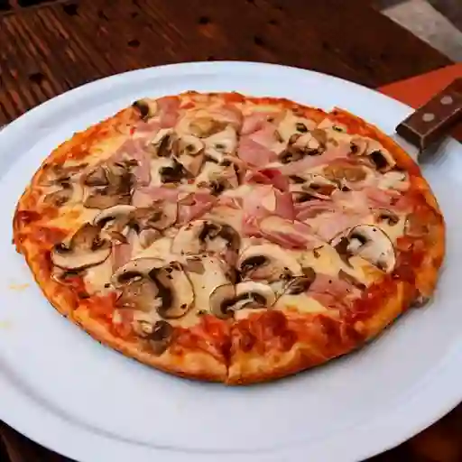 Pizza Champiñon y Tocineta