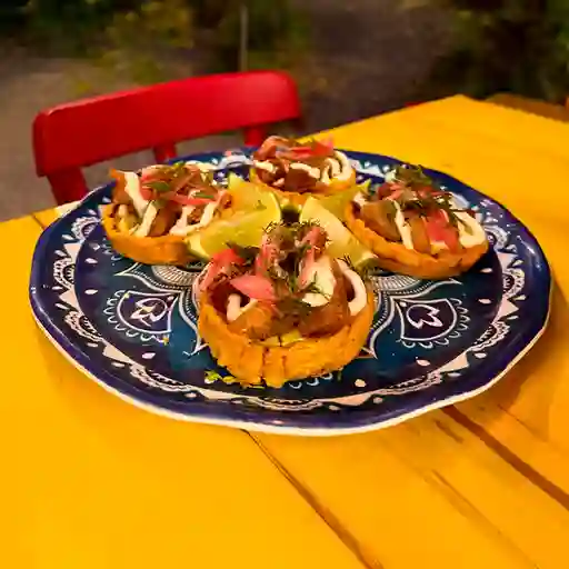 Sopes de Chicharrón X4