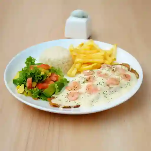 Filete Blanco Gratinado en Salsa con Camarones