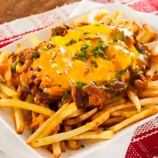 Papas Bravas con Carne de Hamburguesa