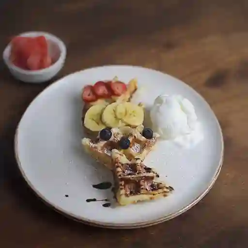 Waffle de Pandebono O Pandeyuca con Fruta