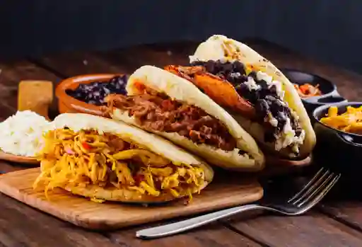 Arepa con Chicharrón