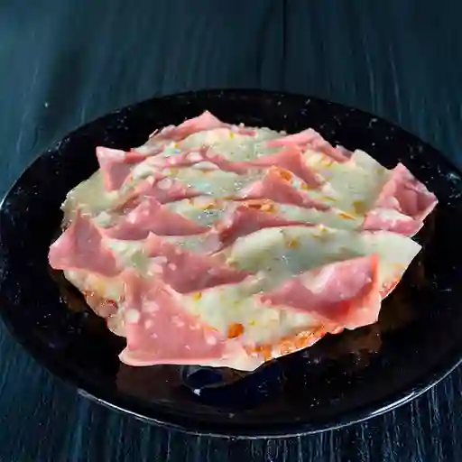 Pizza Jamón y Queso