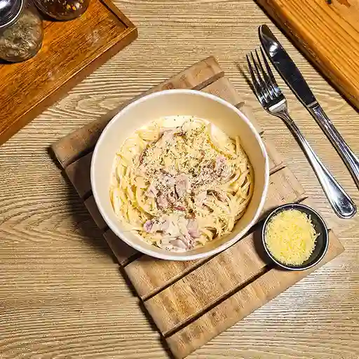 Pasta Alfredo con Pollo