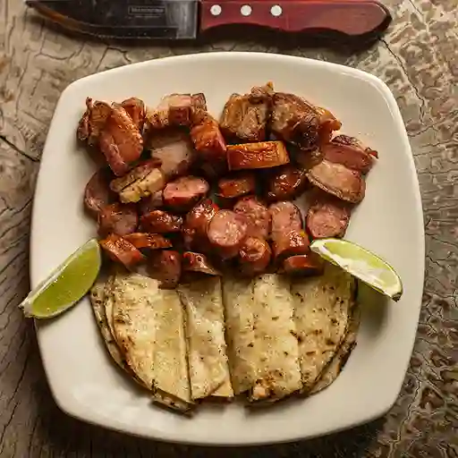 Chorizo con Arepa