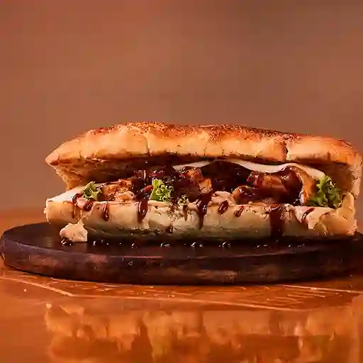 Sándwich Pollo y Tocineta