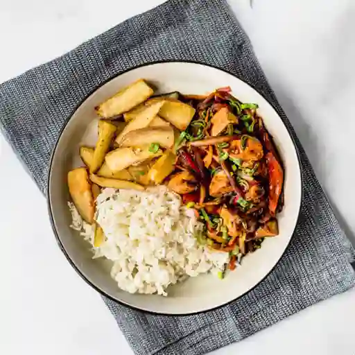 Saltado Mar y Tierrita de Pollo