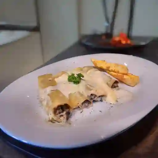 Canelones de Pollo con Champiñones