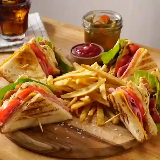 Sándwich Club House