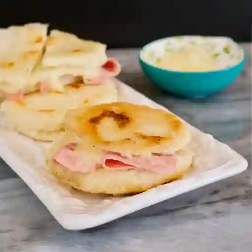 Arepa de Jamón y Queso