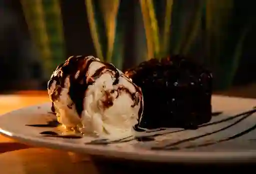 Volcán de Chocolate con Helado