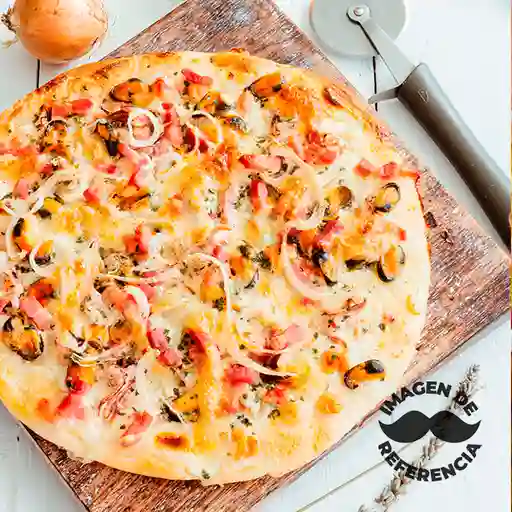 Pizza con Camarones Al Ajillo