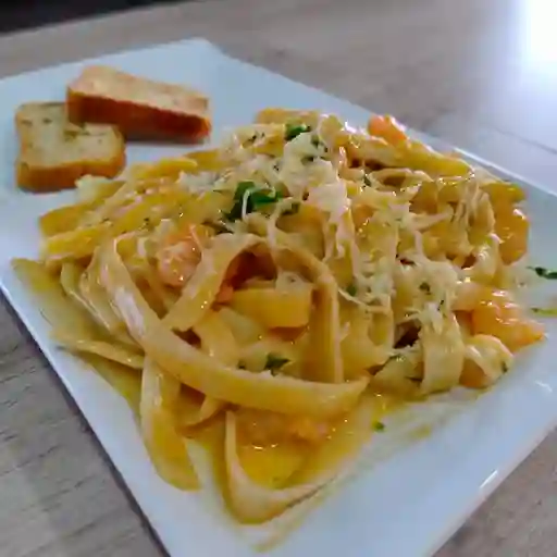 Pasta con Camarones