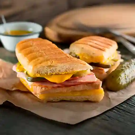 Sándwich Jamón y Queso