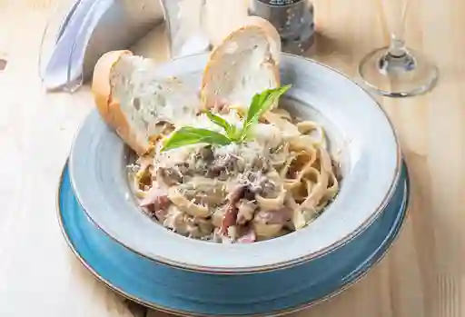 Pastas a la Carbonara con Pollo