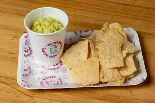 Totopos con Guacamole