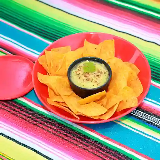 Nachos con Guacamole