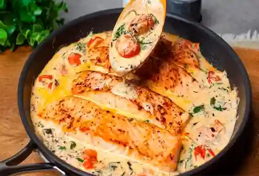 Salmon Gratinado con Camarones