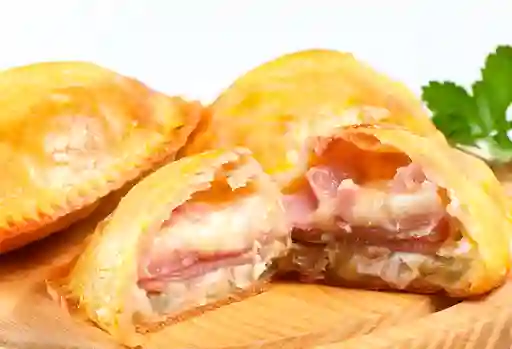Empanada de Jamón y Queso