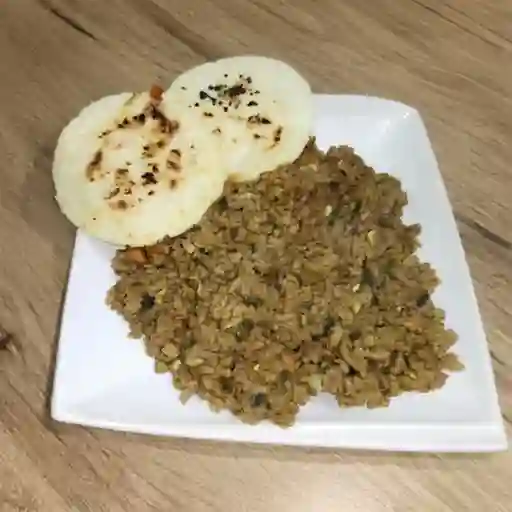 Carne Molida con Arepa de Queso y Suero
