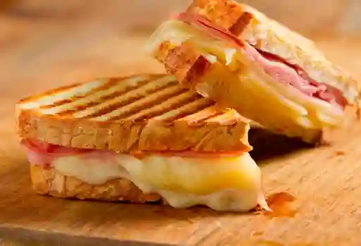 Sándwich Jamón y Queso