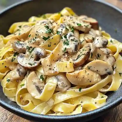 Pasta con Pollo y Champiñones