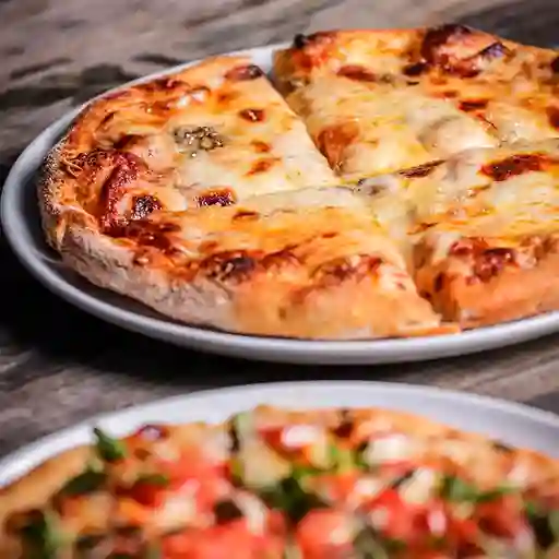 Pizza 4 Formaggi Pequeña
